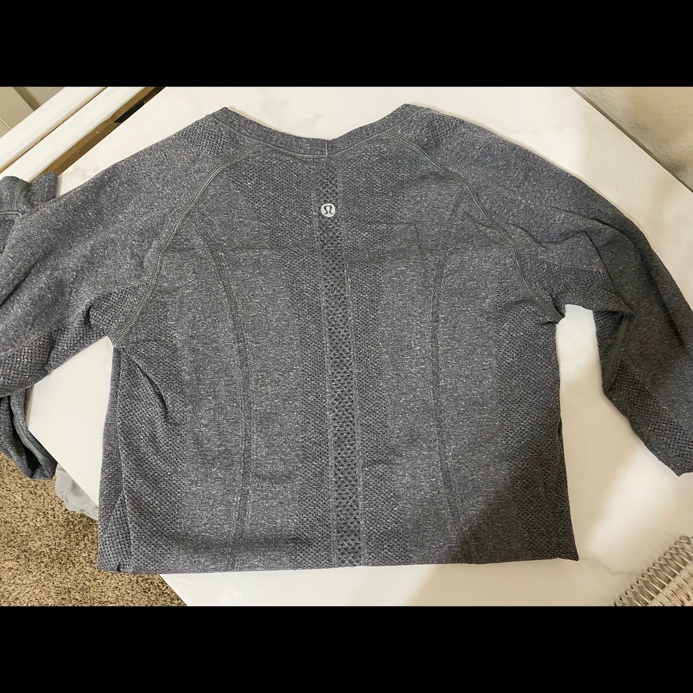 Swiftly tech lululemon long sleeve size 6